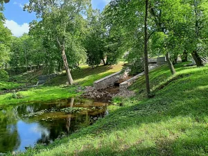 Водосброс Нижнего пруда (Ломоносов)