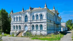 Здание школы (Реж)