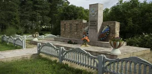 Братская могила воинов Советской Армии, погибших в 1944 г. (Новая Уситва)