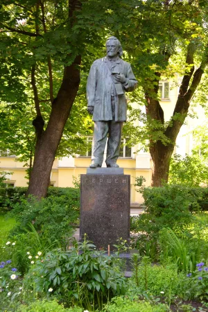 Памятник Герцену