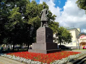 Памятник Бауману