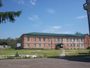 Корпус келий с церковью Успения