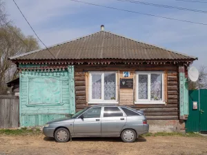 Дом, где в 1921-1940 гг. жил Герой Советского Союза И.К. Ошмарин (1921-1943) (Судогда)