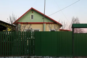Памятное место в деревне Добрищево, где стоял дом, в котором родился и жил с 1923 по 1941 гг. Герой Советского Союза В.Л. Зайцев (1923-1944гг) (Добрищево)