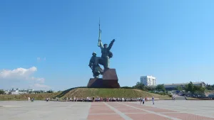 Памятник матросу и солдату