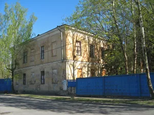 Западный флигель (Ломоносов)
