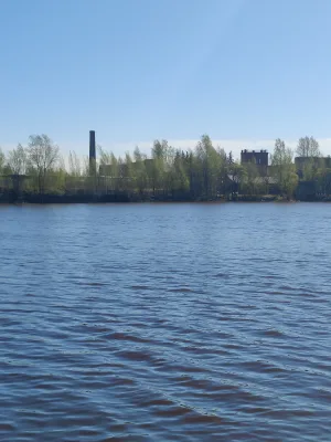 Часть котельной с дымовой трубой