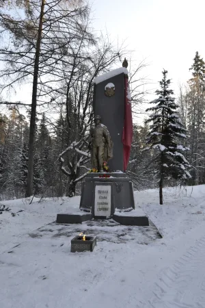 Братская могила советских воинов, погибших в борьбе с фашистами (Лисино-Корпус)