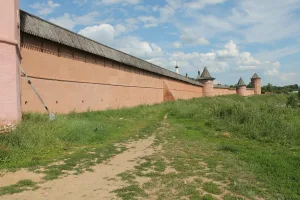 Прясло западной стены между Сельновой башней и Северо-западной наугольной башней (Суздаль)