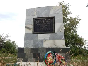 Памятник на месте «Ролика» — пункта связи 138-й стрелковой дивизии на «Острове Людникова» (Краснооктябрьский район)
