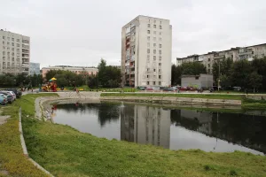 Озеро на улице Марата
