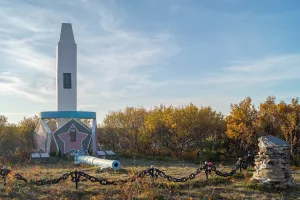 Обелиск на воинском захоронении воинов 113 отдельного Печенгского Краснознаменного артиллерийского дивизиона