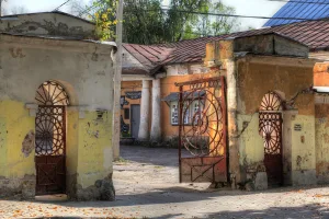 Ограда с воротами (Калуга)