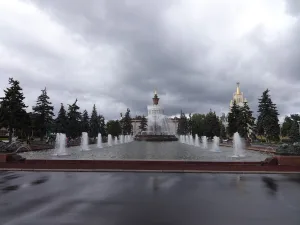 Каменный цветок (фонтан)