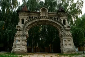 Монастырские ворота