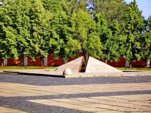 Братская могила рабочих и матросов, погибших во время Великой Октябрьской Социалистической революции и Гражданской войны (Кронштадт)