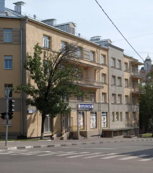 Большая Почтовая улица 18, Жилой дом