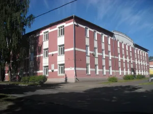 Здание, в котором в годы Великой Отечественной войны формировалась 246-я стрелковая Шумская дивизия (июнь 1941 г.) (Рыбинск)