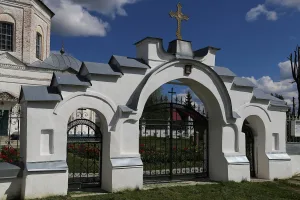 Ограда с воротами (Юрово)