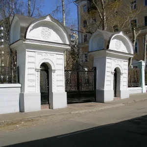 Пилоны ворот с калитками (Басманный)
