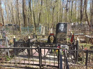 Могила Г.Я. Оводовского (1906–1974), Героя Советского Союза