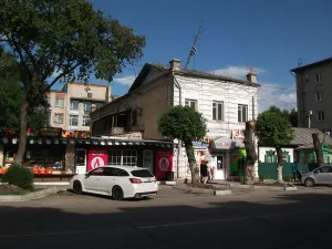 Здание, в котором в 1918 г. размещался штаб Красногвардейской дружины металлистов (Уссурийск)