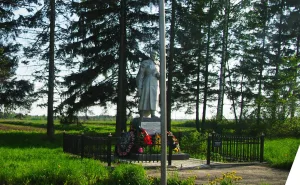Братская могила советских воинов, погибших при бомбардировке (Миронежье)