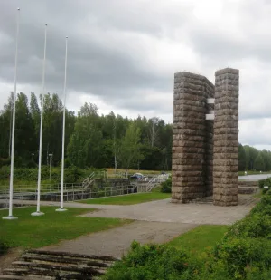 Памятник-стела, установленный в честь реконструкции в 1968 г. Сайменского канала (Выборг)