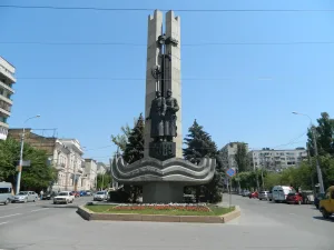 Памятный знак в честь 400-летия города Царицына-Сталинграда-Волгограда (Центральный район)
