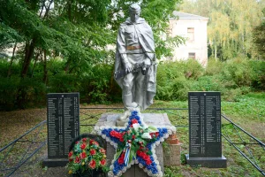 Две братские могилы советских воинов (Ивановское)