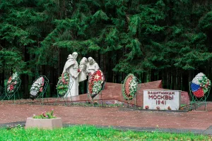 Братская могила советских воинов (Менделеево)