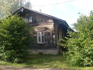 Жилой дом с хозпостройками (Гатчина)