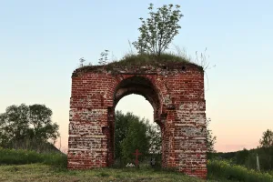 Колокольня церкви Рождества Иоанна Предтечи (Котлучино)