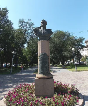 Бюст дважды Героя Советского Союза В.С. Ефремова (Центральный район)