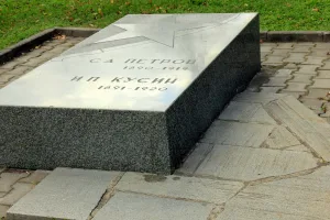 Могила борцов за Советскую власть С.А. Петрова и И.Ф. Кусина (Переславль-Залесский)
