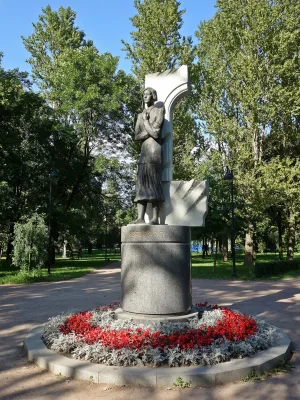 Памятник Ольге Берггольц