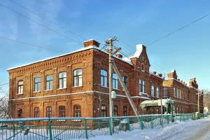 Училище (Фурманов)