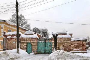Ограда с воротами (Шуя)