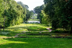 Парк с каскадом прудов (Муромцево)
