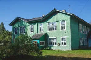 Здание школы, в которой учился Герой Советского Союза танкист Д.Ф. Некрасов (Богослово)