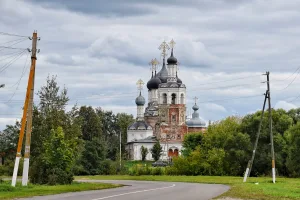Церковь Пресвятой Троицы в Дединове