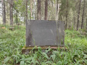 Могила рунопевцев Ийвана и Пелагеи Хяркёнен (Суйстамо)