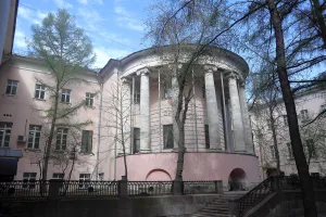 Слободской дворец. Центральная часть