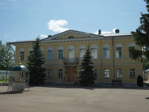 Настоятельский корпус (Боровичи)
