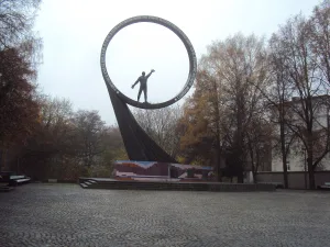 Памятный знак землякам-космонавтам (Калининград)