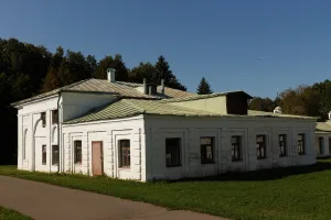 Южный корпус конного двора (посёлок санатория «Мцыри»)
