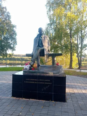 Памятник поэту Николаю Михайловичу Рубцову (Тотьма)