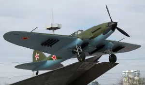 Памятник штурмовику Ил-2 (Самара)