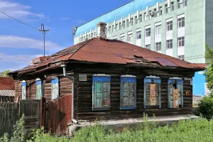 Жилой дом, образец застройки улицы (Омск)