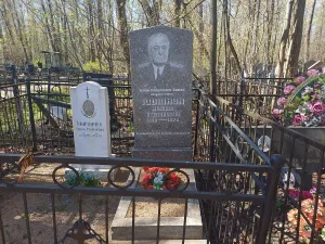 Могила М.С. Калинина (1918–1978), Героя Советского Союза